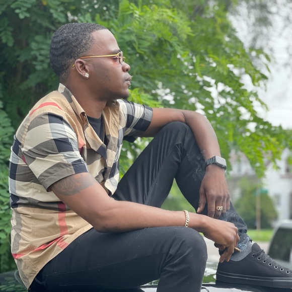 Meet your Posher, Dellano - Picture 1 of 1